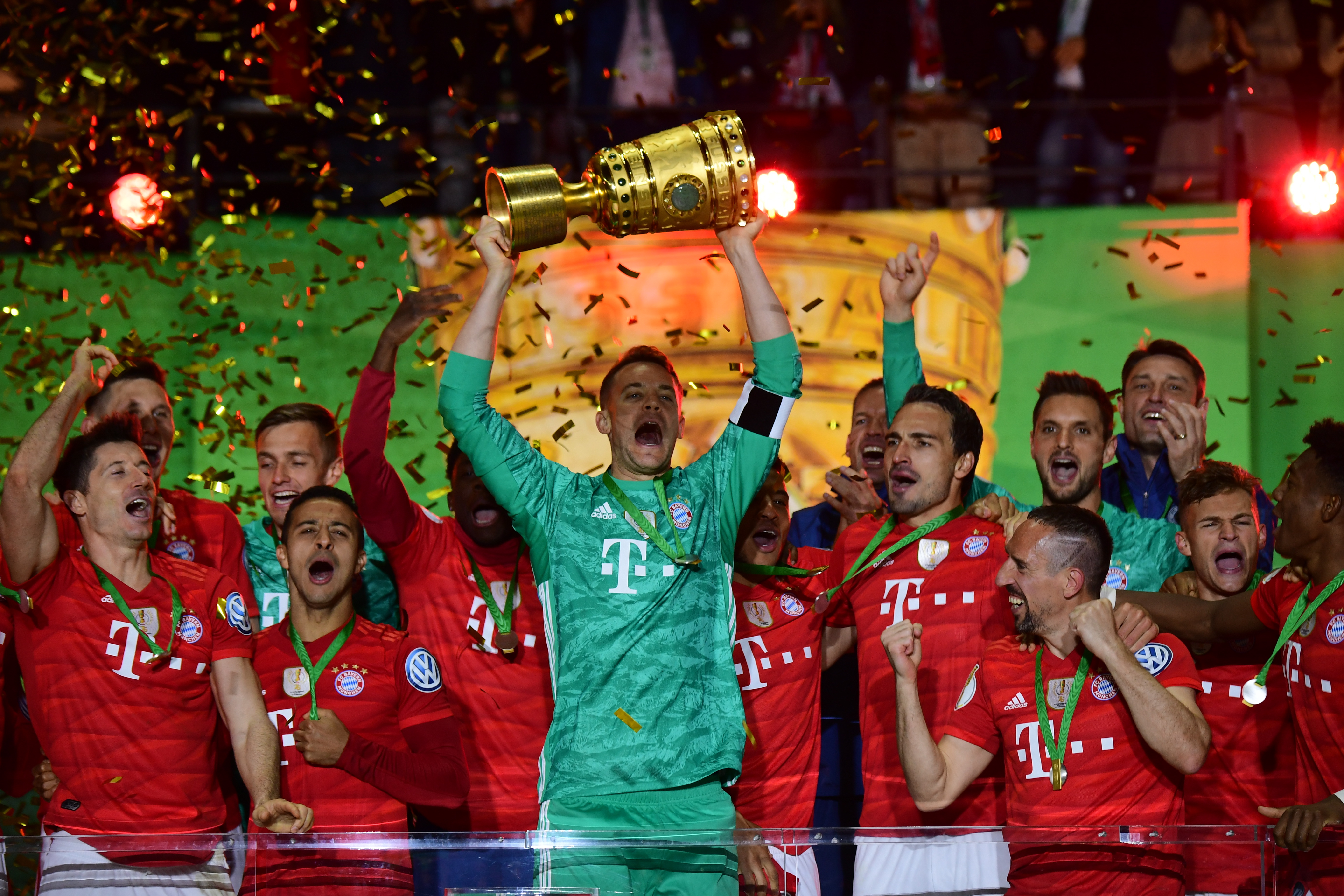 足球国足球员获赞：比赛态度专业