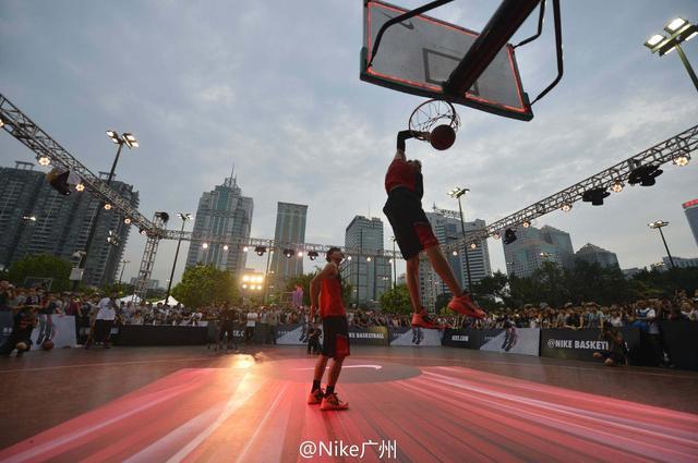 英超战报：曼联客场战胜埃弗顿,