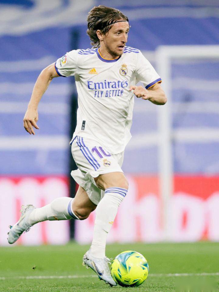 吉拉西无缘2025非洲足球先生奖，他的哥哥在社媒表达不满