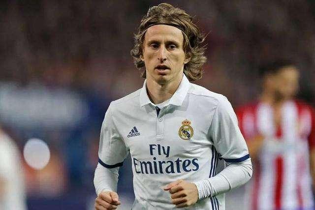 足球队员饮食与恢复计划