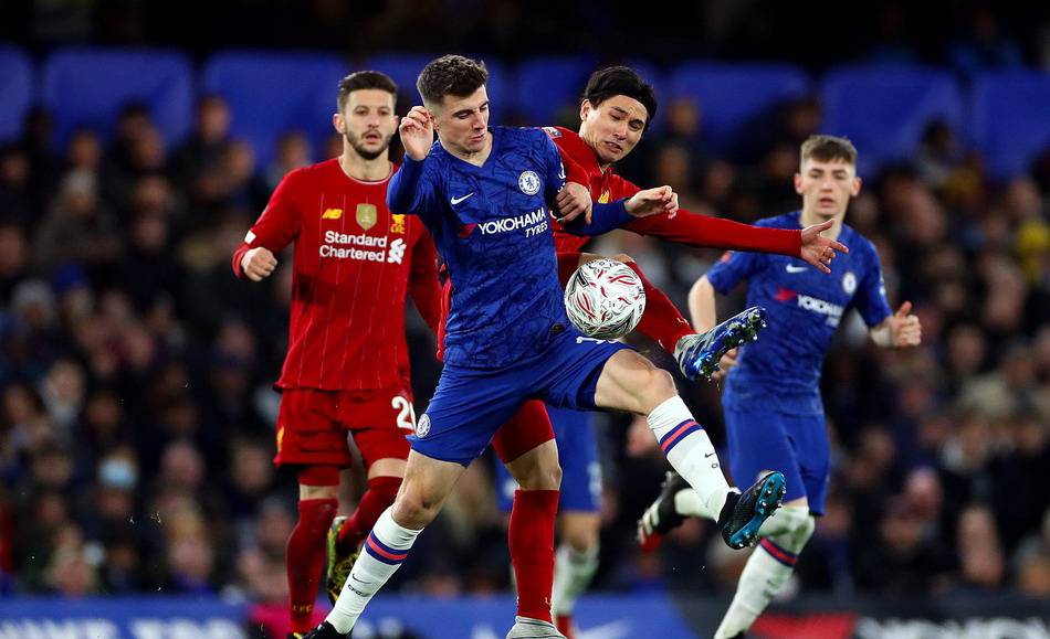 前锋突破射门锁定胜利